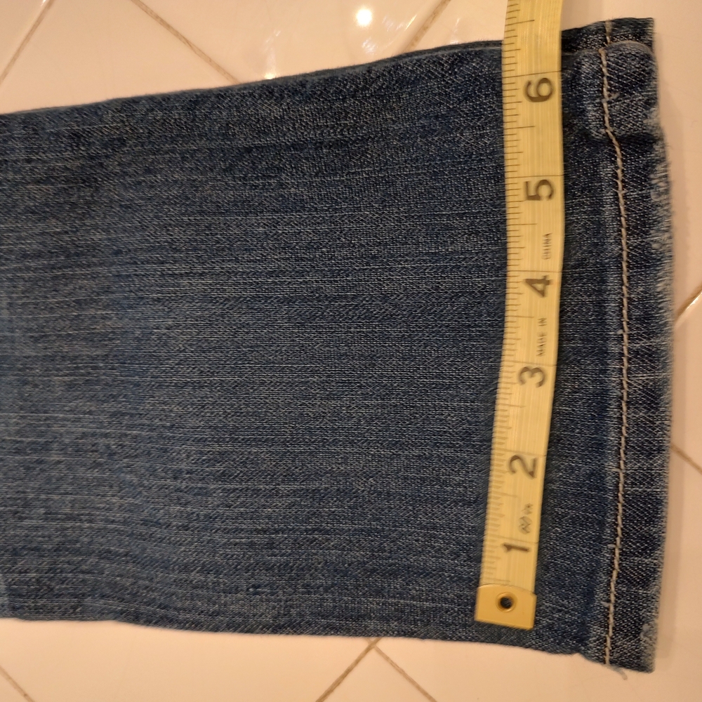Women's Blue Jeans Cropped , Size 5 EUC - Picture 10 of 10